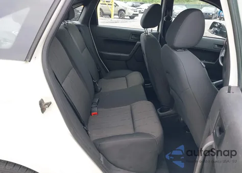 2010 Ford Focus Se z USA, uszkodzony, nr VIN 1FAHP3FN4AW199786